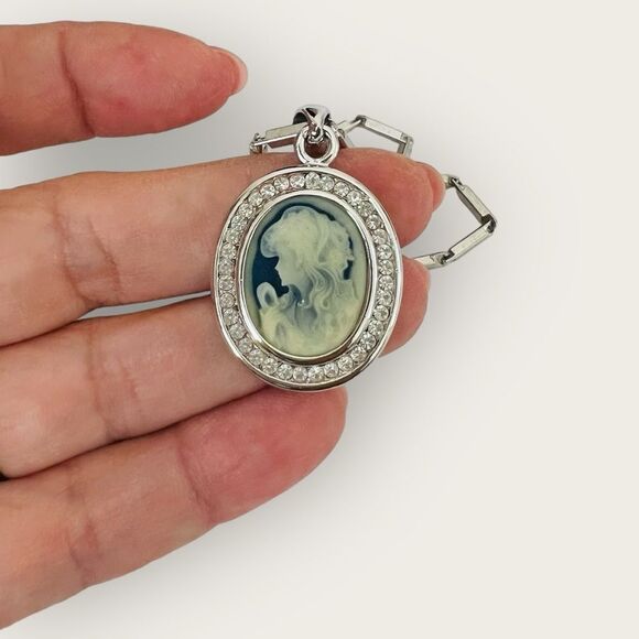 18 KGF cameo Pendant & matching necklace - Picture 3 of 5